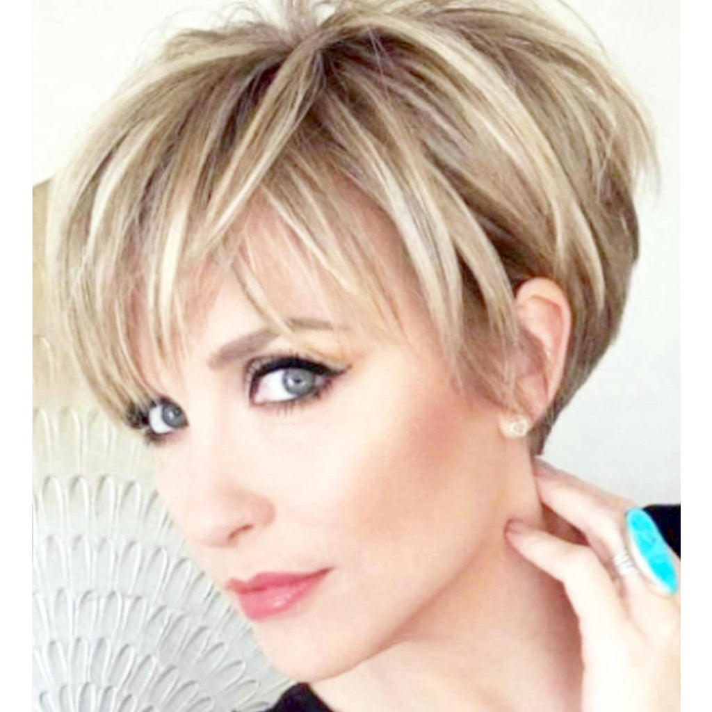 Creamily Short Blonde Wig for Women Synthetic Pixie Cut Wigs Layered Blonde Short Wigs with Bangs Blonde Mix Brown Wigs